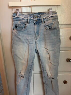 Light Wash Distressed KanCan Women’s Jeans - Classic High-Rise Fit Capri style